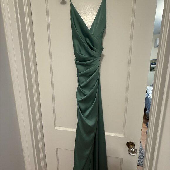 Fame and Partners Sage Gown - Picture 1 of 2